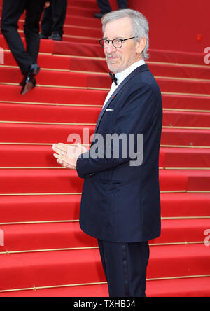 Presidente della giuria Steven Spielberg arriva sul tappeto rosso prima della proiezione del film "Inside Llewyn Davis' durante la 66annuale internazionale di Cannes Film Festival di Cannes, Francia il 19 maggio 2013. UPI/David Silpa Foto Stock