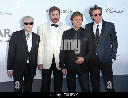 (Da l a r) Roger Taylor, Nick Rhodes, Simon Le Bon e John Taylor dei Duran Duran arrivano all'amfAR Cinema contro l AIDS 2013 gala presso l'Hotel du Cap di Antibes, in Francia il 23 maggio 2013. L'evento, che si tiene ogni anno durante l'annuale Festival del Cinema di Cannes, raccoglie fondi per la ricerca sull'AIDS. UPI/David Silpa Foto Stock