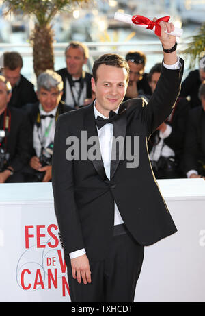 Amat Escalante arriva al photocall premio dopo aver ricevuto il "Prix de la mise en scene (Miglior Regista)" premio per il film "Heli' durante la 66annuale internazionale di Cannes Film Festival di Cannes, Francia il 26 maggio 2013. UPI/David Silpa Foto Stock