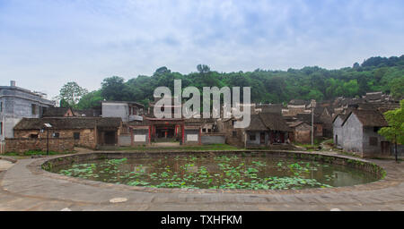 Banliang borgo antico, situato nella città di Gao Ting Township, Yongxing County, Chenzhou City, nella provincia del Hunan, ha una lunga storia. Per la prima volta è stata costruita alla fine del brano e inizio Dinastia Yuan. Essa è stata forte sotto le Dinastie Ming e Qing. Esso ha una storia di più di 600 anni. Si tratta di un importante città di mercato nelle ex Jinling County. È anche il luogo dei porti commerciali da e per Guiyang, Leiyang Changning e. Foto Stock