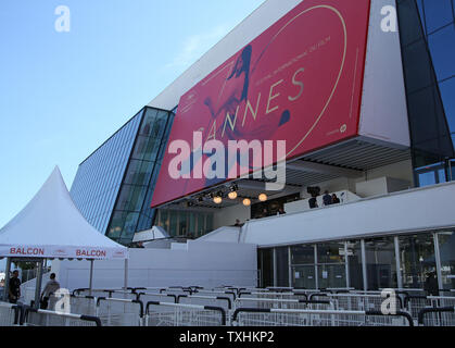 Il Palais des Festivals, sito del settantesimo annuale internazionale di Cannes Film Festival, si vede il giorno prima dell'inizio dell'evento a Cannes, Francia il 16 maggio 2017. Foto di David Silpa/UPI Foto Stock