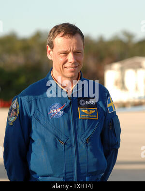 Astronauta Christer Fuglesang dell'Agenzia Spaziale Europea e membro dell'equipaggio di STS 116, arriva al Kennedy Space Center, Florida il 13 novembre 2006 per una prova generale del conto alla rovescia per il volo.La navetta Discovery è prevista per il lancio non prima del 7 dicembre a circa 9:34 PM. (UPI foto/Joe Marino-Bill Cantrell) Foto Stock