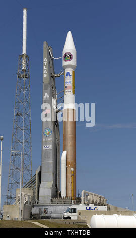 Regno di lancio dell'Alleanza Atlas V indica imbullonata al complesso 41 al Cape Canaveral Air Force Station, Florida il 17 marzo 2009. La storia di venti tall rocket è programmato per fornire la seconda banda larga satellitare globale per i militari USA a 9:24 PM. La seconda in un programma di sei satelliti permetterà di migliorare le comunicazioni per il Dipartimento della difesa e di sostituire l'attuale tecnologia satellitare oggi in uso. (UPI foto/Joe Marino - Bill Cantrell) Foto Stock