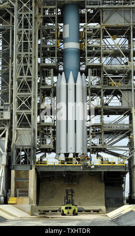 Un regno di lancio di Boeing di alleanza razzo Delta II si siede sul complesso di lancio 17A alla Cape Canaveral Air Force Station, Florida il 23 marzo 2009. A bordo è un aggiornamento del sistema di posizionamento globale satellitare. Il lancio è previsto per il mese di marzo 24. (UPI foto/Joe Marino-Bill Cantrell) Foto Stock