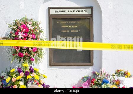 Il segno esterno di Emanuel metodista africana chiesa episcopale è raffigurato il 19 giugno 2015 a seguito di tiri che ha lasciato nove morti su Giugno 17, 2015 a Charleston, Carolina del Sud. Un sospetto, Dylann tetto, 21, è stato arrestato in connessione con i tiri. Foto di Kevin Liles/UPI Foto Stock