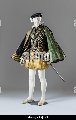 Manichino maschio indossando il costume di carta di Isabelle de Borchgrave Foto Stock