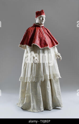 Sacerdote costume di carta di Isabelle de Borchgrave Foto Stock