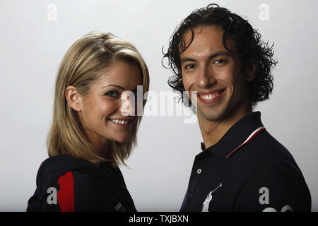 Ballerini ghiaccio Tanith Belbin (L) e Ben Agosto posare per un ritratto al 2010 Stati Uniti Olympic Team Media Vertice di Chicago il 12 settembre 2009. UPI/Brian Kersey Foto Stock