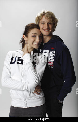 Ballerini ghiaccio Meryl Davis (L) e Charlie White posare per un ritratto al 2010 Stati Uniti Olympic Team Media Vertice di Chicago il 12 settembre 2009. UPI/Brian Kersey Foto Stock