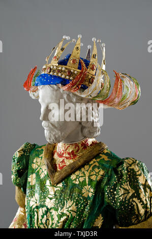 King Manichini indossando il costume di carta di Isabelle de Borchgrave Foto Stock