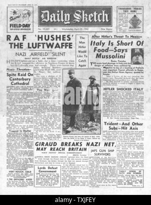 1942 front page Daily Sketch RAF e Luftwaffe Battaglia di Francia e Italia a corto di cibo e bombardamenti raid a Canterbury Foto Stock