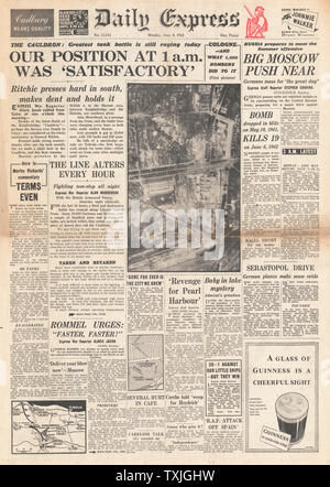 1942 front page Daily Express battaglia per la Libia, la battaglia di Midway e RAF bombardamenti di Colonia Foto Stock