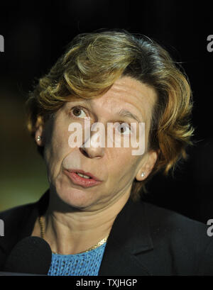 Randi Weingarten, presidente della Federazione Americana degli Insegnanti, parla ai giornalisti nella stanza dei media presso il CGI America riuniti il 29 giugno 2011 a Chicago. Più di 700 aziende, enti governativi e organizzazioni senza scopo di lucro responsabili stanno partecipando alla riunione di due giorni, che è il primo Clinton iniziativa globale evento per concentrarsi esclusivamente sulla guida alla creazione di posti di lavoro e la crescita economica negli Stati Uniti. UPI/Brian Kersey Foto Stock