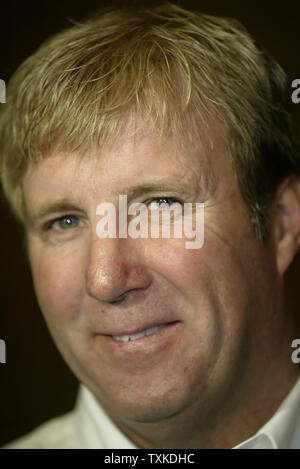 Driver di Nascar Sterling Marlin discute la guida per il Ginn Racing Team nel corso di una conferenza stampa presso la NASCAR Nextel Cup Media Tour in concordia, NC, il 22 gennaio 1007. (UPI foto/nellâ Redmond) Foto Stock