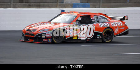 Tony Stewart trascina in giro uno come lui nelle gare di coca-cola 600 gara in NASCAR Lowe's Motor Speedway in concordia, Carolina del Nord il 25 maggio 2008. (UPI foto/nellâ Redmond) Foto Stock