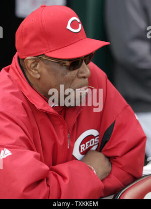 Cincinnati Reds manager impolverata Baker prima di iniziare il gioco 4 di loro NL Playoff divisionale contro i San Francisco Giants al Great American Ball Park a Cincinnati, OH, il 10 ottobre 2012. UPI/Mark Cowan Foto Stock