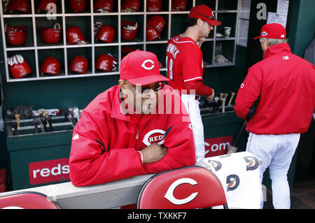 Cincinnati Reds manager impolverata Baker prima del gioco 4 di loro NL Playoff divisionale contro i San Francisco Giants al Great American Ball Park a Cincinnati, OH, il 10 ottobre 2012. UPI/Mark Cowan Foto Stock