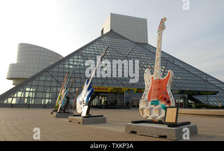 Il Rock and Roll Hall of Fame e il museo è visto in Cleveland il 17 ottobre 2006. Il museo, che è stato progettato da architetto I. M. Pei, è dedicata al più influenti artisti, produttori e altre persone che hanno influenzato il settore della musica. (UPI foto/Kevin Dietsch) Foto Stock