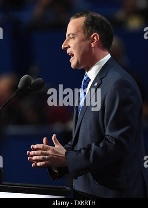 RNC Presidente Reince Priebus parla alla convenzione il giorno finale della Convention Nazionale Repubblicana a dall'Arena Quicken Loans in Cleveland Ohio sulla luglio 21, 2016. Donald Trump accetterà la nomina del Partito Repubblicano per la presidente di questa sera. Foto di Pat Benic/UPI Foto Stock