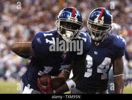 New York Giants Plaxico Burress archi ai tifosi dopo aver segnato il secondo dei suoi tre touchdowns contro Dallas Cowboys Settembre 9, 2007 al Texas Stadium di Irving, Texas. Il Cowboy battere i Giants 45-35. (UPI foto/Ian Halperin) Foto Stock