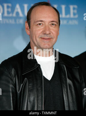 Attore Kevin Spacey arriva a un photocall per il film HBO "raccontano" durante la trentaquattresima American Film Festival di Deauville a Deauville, Francia il 9 settembre 2008. (UPI foto/David Silpa) Foto Stock