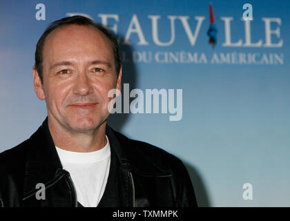 Attore Kevin Spacey arriva a un photocall per il film HBO "raccontano" durante la trentaquattresima American Film Festival di Deauville a Deauville, Francia il 9 settembre 2008. (UPI foto/David Silpa) Foto Stock