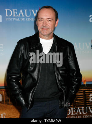 Attore Kevin Spacey arriva a un photocall per il film HBO "raccontano" durante la trentaquattresima American Film Festival di Deauville a Deauville, Francia il 9 settembre 2008. (UPI foto/David Silpa) Foto Stock