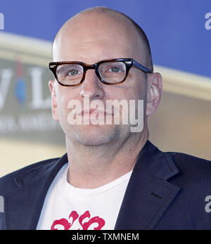 Regista Steven Soderbergh arriva a un photocall per il film 'L'informatore!' durante la trentacinquesima American Film Festival di Deauville a Deauville, Francia il 9 settembre 2009. UPI/David Silpa Foto Stock