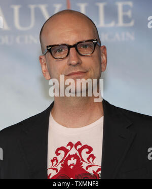 Regista Steven Soderbergh arriva a un photocall per il film 'L'informatore!' durante la trentacinquesima American Film Festival di Deauville a Deauville, Francia il 9 settembre 2009. UPI/David Silpa Foto Stock