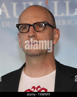 Regista Steven Soderbergh arriva a un photocall per il film 'L'informatore!' durante la trentacinquesima American Film Festival di Deauville a Deauville, Francia il 9 settembre 2009. UPI/David Silpa Foto Stock