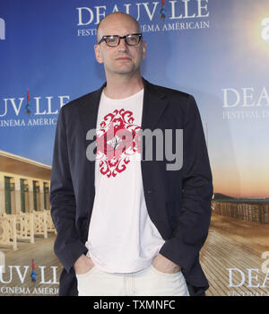 Regista Steven Soderbergh arriva a un photocall per il film 'L'informatore!' durante la trentacinquesima American Film Festival di Deauville a Deauville, Francia il 9 settembre 2009. UPI/David Silpa Foto Stock