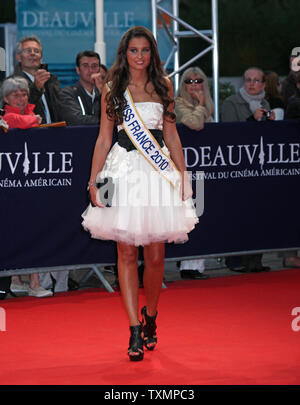 Malika Menard, Miss Francia 2010, arriva sul tappeto rosso prima di una proiezione del film "Amore e altri passatempi impossibile' durante la trentaseiesima American Film Festival di Deauville a Deauville, Francia il 8 settembre 2010. UPI/David Silpa Foto Stock