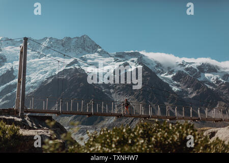Escursionista esplorare deserto, Wanaka, Taranaki, Nuova Zelanda Foto Stock