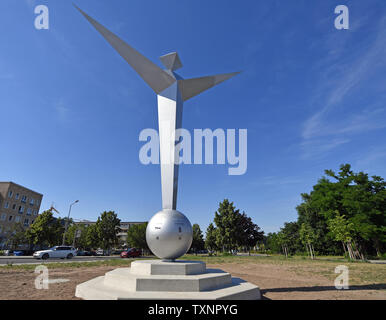 25 giugno 2019, Sassonia-Anhalt, Dessau-Roßlau: un nuovo monumento nel centro di Dessau commemora il velivolo Pioneer Hugo Junkers. L occasione per l inaugurazione del monumento è stato il primo volo della Junkers F 13 100 anni fa il 25.06.1919. Foto: Hendrik Schmidt/dpa-Zentralbild/dpa Foto Stock