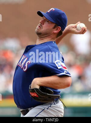 Rangers di Texas a partire lanciatore Kevin Millwood piazzole di Detroit Tigers' Curtis Granderson nella terza inning al Comerica Park di Detroit, il 28 giugno 2007. Le tigri hanno sconfitto i Rangers 5-2. (UPI foto/Scott R. Galvin) Foto Stock