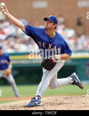 Rangers di Texas a partire lanciatore Kevin Millwood piazzole di Detroit Tigers' Curtis Granderson nella terza inning al Comerica Park di Detroit, il 28 giugno 2007. Le tigri hanno sconfitto i Rangers 5-2. (UPI foto/Scott R. Galvin) Foto Stock