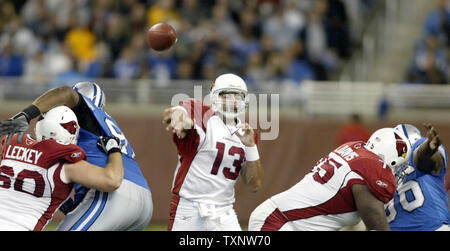 Arizona Cardinals quarterback Kurt Warner (13) genera un pass nel primo trimestre contro la Detroit Lions nov. 13, 2005, al Ford Field di Detroit. I Lions sconfitti i Cardinali 29-21. (UPI foto/Scott R. Galvin) Foto Stock