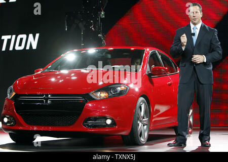 Reid Bigland, Presidente e CEO di Dodge svela la nuova Dodge Dart al 2012 North American International Auto Show al Cobo Center di Detroit, 9 gennaio 2012. UPI/Mark Cowan Foto Stock