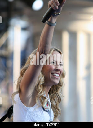 Sheryl Crow esegue il giorno finale della Convenzione Nazionale Democratica a Invesco Field at Mile High a Denver in Colorado Il 28 agosto 2008. Il Sen. Barack Obama (D-il) accetterà il Partito Democratico la nomina presidenziale stasera. (UPI foto/Bill Greenblatt) Foto Stock