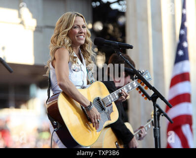 Sheryl Crow esegue il giorno finale della Convenzione Nazionale Democratica a Invesco Field at Mile High a Denver in Colorado Il 28 agosto 2008. Il Sen. Barack Obama (D-il) accetterà il Partito Democratico la nomina presidenziale stasera. (UPI foto/Bill Greenblatt) Foto Stock