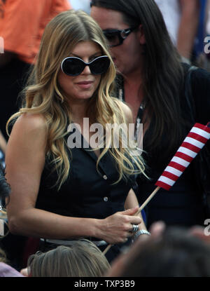 Artista Fergie partecipa alla giornata finale della Convenzione Nazionale Democratica a Invesco Field at Mile High a Denver in Colorado Il 28 agosto 2008. Il Sen. Barack Obama (D-il) accetterà il Partito Democratico la nomina presidenziale stasera. (UPI foto/Bill Greenblatt) Foto Stock