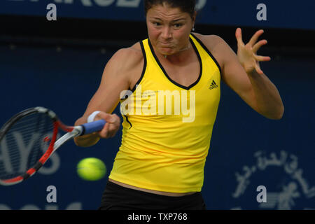 Il numero due giocatore classificato nel mondo, Dinara Safina dalla Russia, crash fuori del Dubai Tennis Championships il terzo giorno dopo la perdita di sede Virginie RAZZANO dalla Francia il 17 febbraio 2009. Razzano ha vinto la partita 6-4, 6-2. (UPI foto/Norbert Schiller) Foto Stock