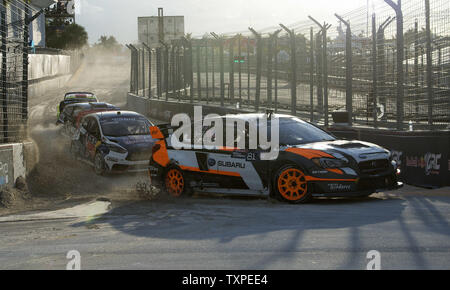 Racer Bucky Lasek, alla guida di auto 81, un WRX STI per la Subaru Rally Team USA, compete in Red Bull Global Rallycross sulle strade di Fort Lauderdale, Florida il 30 maggio 2015. UPI / Joe Marino-Bill Cantrell) Foto Stock