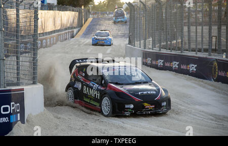 Racer Alex Keyes, alla guida di auto 61, per Dreyer & Reinbold Racing, compete in Red Bull Global Rallycross sulle strade di Fort Lauderdale, Florida il 30 maggio 2015. UPI / Joe Marino-Bill Cantrell) Foto Stock