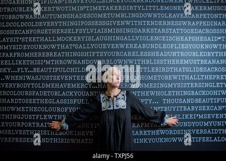 Annie Lennox si apre la mostra "Casa di Annie Lennox " Scottish National Portrait Gallery, Edimburgo, Scozia foto Copyright Chris Watt Foto Stock