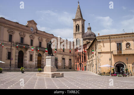 Statua di Ovidio, Piazza XX Settembre, Sulmona, Abruzzo Foto Stock