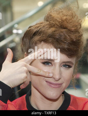 Il cantante Kiesza arriva a Juno FanFare durante i 2015 premi di Juno Weekend di Hamilton, Ontario, Marzo 14, 2015. UPI/Heinz Ruckemann Foto Stock