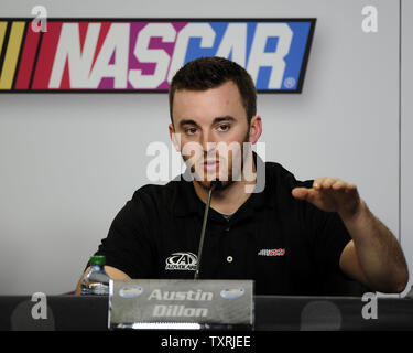 NASCAR Nationwide Series Championship contender Austin Dillon, driver della vettura #3 Bass Pro Shops Chevrolet risponde alle domande durante una conferenza stampa presso la Homestead-Miami Speedway a Homestead, Florida il 15 novembre 2012. Dillon gareggerà nella Ford EcoBoost 300 campionato su Sabato, 17 novembre 2012 durante la Ford Championship weekend. .UPI/Joe Marino-Bill Cantrell Foto Stock