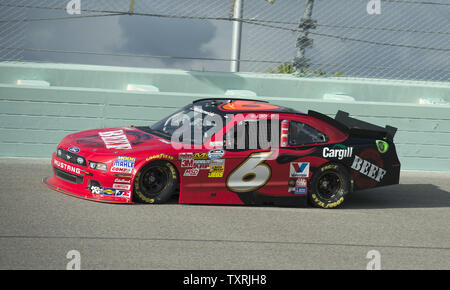 NASCAR Nationwide Series Championship contender Ricky Stenhouse Jr driver della vettura #6 Cargill/NN. Ford, pratiche al Homestead-Miami Speedway a Homestead, Florida il 16 novembre 2012. Stenhouse, il leader della classifica con 1212 punti potrà competere con la Ford EcoBoost 300 campionato su Sabato, 17 novembre 2012 durante la Ford Championship weekend. .UPI/Joe Marino-Bill Cantrell Foto Stock