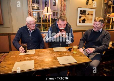 Doddle Weir con Gary Armstrong e Jim Teller immagine Copyright Chris Watt Tel - 07887 554 193 info@chriswatt.com www.chriswatt.com Foto Stock